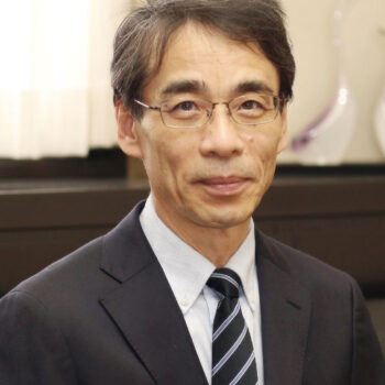 産業医科大学病院　病院長　尾辻  豊